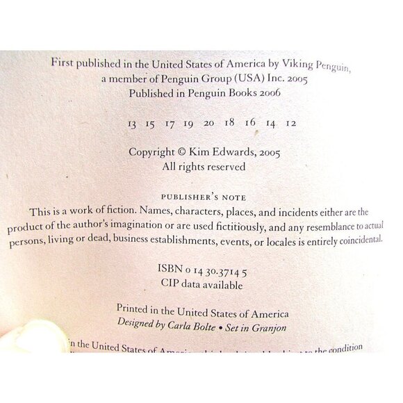 The Memory Keeper's Daughter by Kim Edwards Fiction Paperback June 23, 2005 - Picture 6 of 6